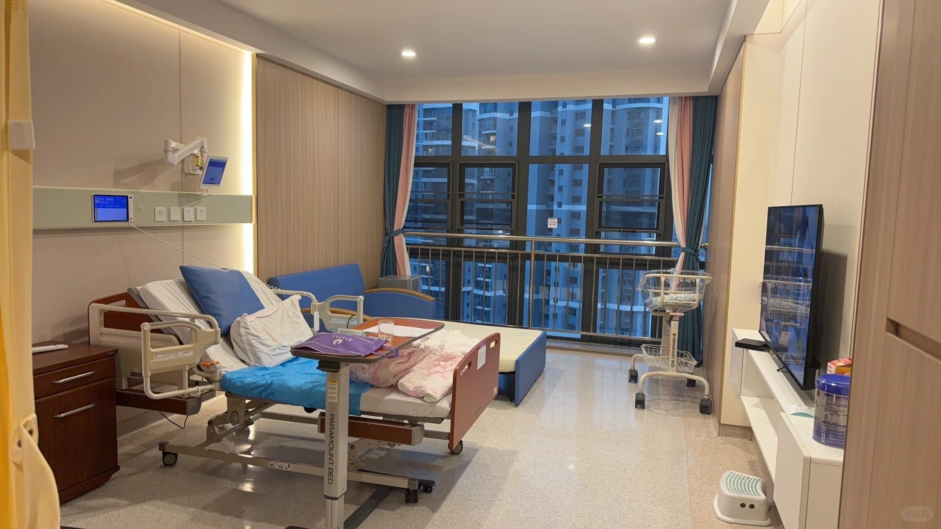 Maternity-ready private room with city view