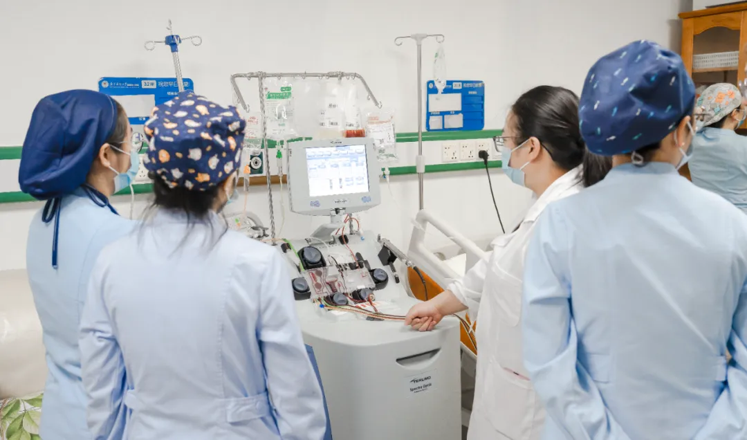 Medical team of Foshan Chancheng Hospital operating a cell separator during a CAR-T T-cell collection procedure